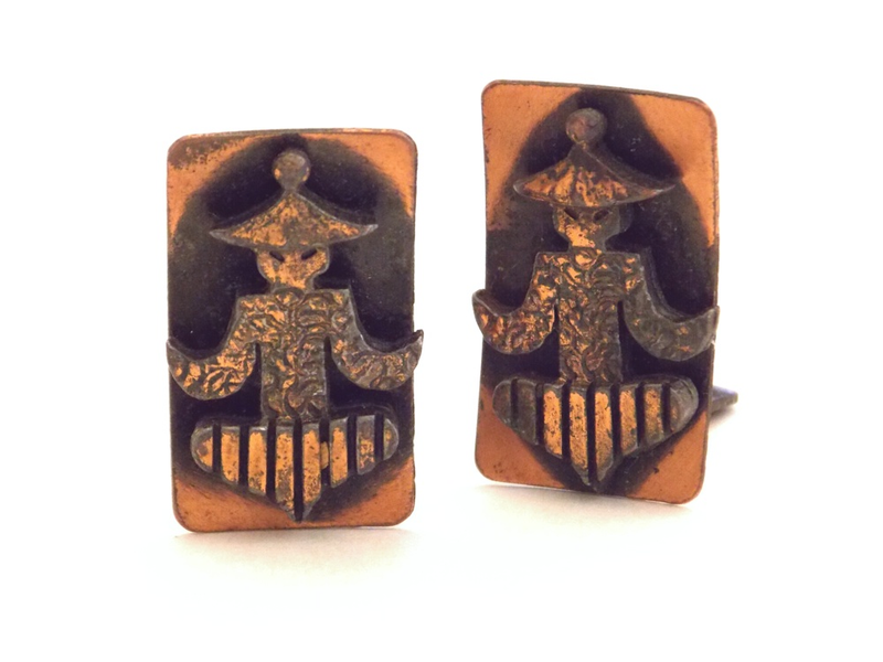 Illustration for article titled Are these earrings racist?